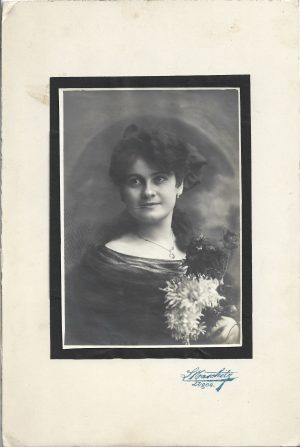 Tânără, studio Naschitz, Lugoj
