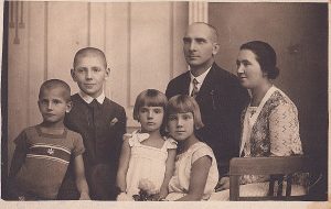 Avocat dr Bîrlea din Lugoj, cu familia, 1930, studio Naschitz