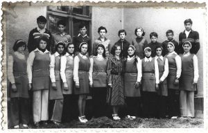 Elevi în uniforme școlare, România, perioada comunistă