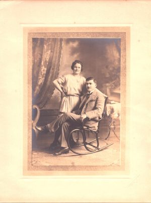 Fotografie studio Naschitz, Lugoj, în mapă cu marca studioului