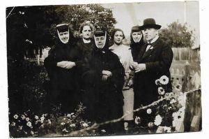 Măicuțe de la Mănăstirea Pasărea, comuna Brănești, anii 1930