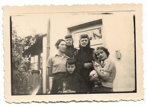 Măicuțe de la Mănăstirea Pasărea, comuna Brănești, anii 1930