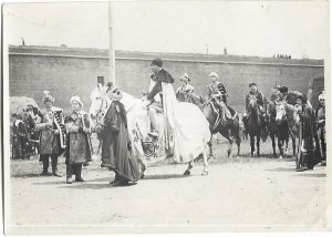 Cortegiul istoric care a defilat în fața Reginei Maria și a voievodului Mihai la Serbările Unirii de la Alba Iulia din anul 1929