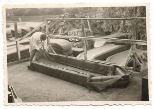 Aspect dintr-o etapă de fabricație a bărcii de asalt MAN model Lt-col Stan Vasile, brevet regal român nr 29534/1939, fabricată la Aquila Româno-Americană din București