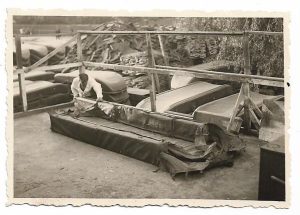 Aspect dintr-o etapă de fabricație a bărcii de asalt MAN model Lt-col Stan Vasile, brevet regal român nr 29534/1939, fabricată la Aquila Româno-Americană din București
