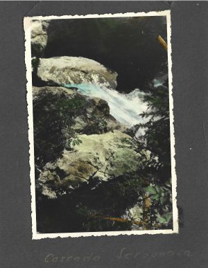 Cascada Scropoasa, fotografie colorizată din perioada regalității, studio Bilinski, București
