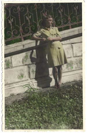 Fotografie colorizată din perioada regalității, studio Bilinski, București