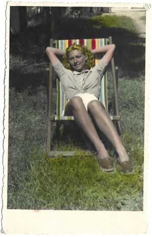 Fotografie colorizată din perioada regalității, studio Bilinski, București