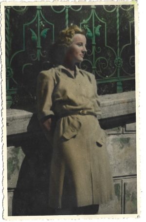 Fotografie colorizată din perioada regalității, studio Bilinski, București