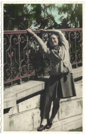 Fotografie colorizată din perioada regalității, studio Bilinski, București