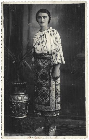 Femeie în port popular românesc, Caliacra, Cadrilater, 1938