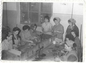 Echipă fruntașă în producție, fotografie din perioada comunistă