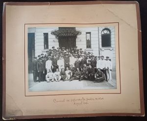 Cursul de informații pentru maiori, 1933, aproape jumătate din ofițerii prezenți în fotografie fiind medici militari