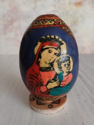 Ou din lemn pictat manual cu motive religioase, Fecioara Maria cu pruncul