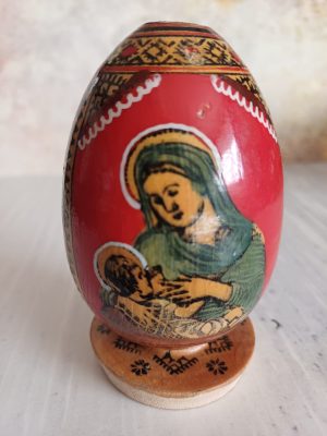 Ou din lemn pictat manual cu motive religioase, Fecioara Maria cu pruncul
