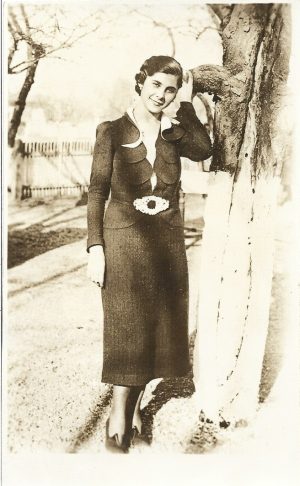 Tânără, fotografie perioada regalității, România