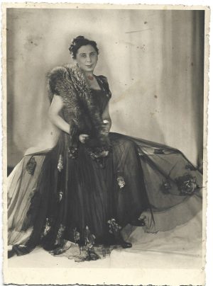 Doamnă elegantă cu blană de vulpe, Foto Studio București