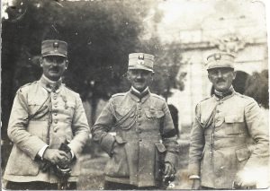 General român decorat cu Crucea comemorativă a războiului 1916-1918, cu mai multe barete, la Alba Iulia, 1923