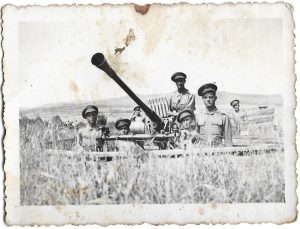 Tun antiaerian Rheinmetall calibru 37 mm cu servanți români, perioada regalității
