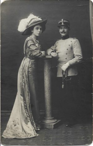 Locotenent român în uniformă model 1895, cu sabie, 1911, studio Foto Lux