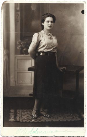 Tânără, 1941, România