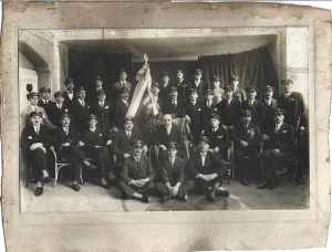 Corul CFR Arad, 1936, cu steagul societății corale