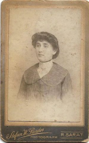 Portret de femeie, studio Ștefan Pardos, Râmnicu Sărat