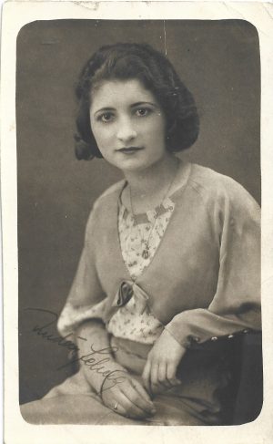 Portret de tânără, Păuliș, 1933