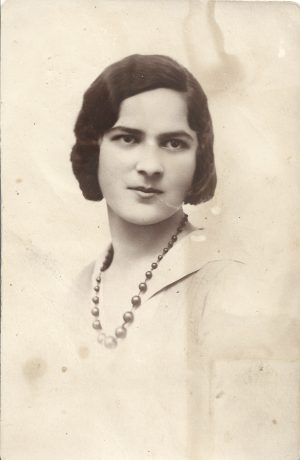 Portret de femeie, România, perioada interbelică