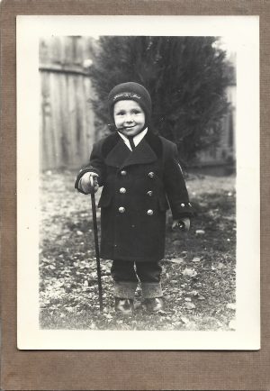 Copil cu pipă și baston, 1937, România