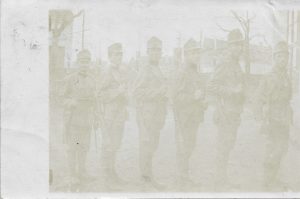 Militari austro-ungari, fotografie expediată de la Vârșeț la Moșnița Nouă, județul Timiș