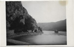 Dunărea la Cazane și navă cu aburi pe Dunăre, fotografie perioada interbelică