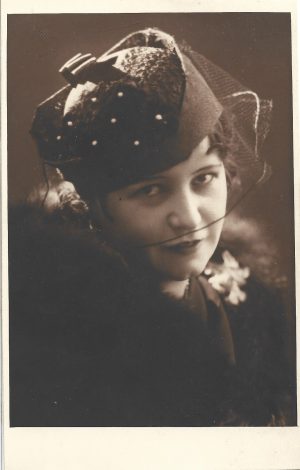 Portret de femeie, studio G Szabo, Făgăraș, 1938
