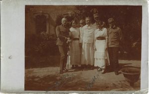 Căpitan și trupă alături de personal medical și surori de Cruce Roșie, austro-ungari