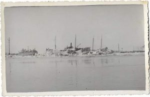 Nave pe Dunărea înghețată, anii 1930-1940
