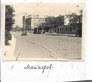 Motocicletă militară germană cu ataș pe străzile orașului Mariupol, Frontul de Est, 1942