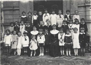 Elevi și călugărițe catolice, Cernăuți, 1928