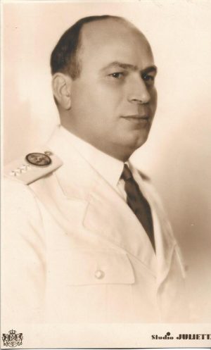 Parlamentar român în uniformă Frontul Renașterii Naționale, studio Julietta