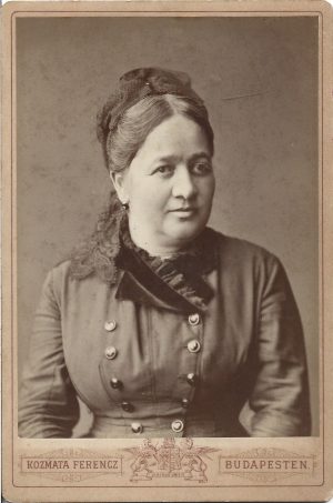 Paulina Rădulescu, născută Seiman, soția primarului orașului Lugoj, Constantin Rădulescu, 1880, studio Kozmata Ferencz, Budapesta