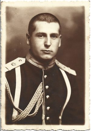Soldat dintr-un batalion grăniceresc, în ținută de ceremonie, perioada regalității, studio G Szabó, Făgăraș