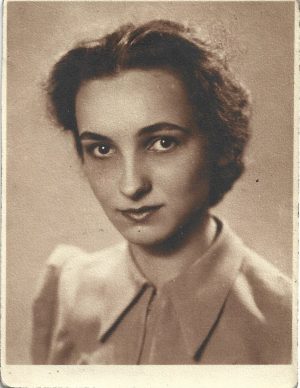 Portret de femeie, România, perioada interbelică