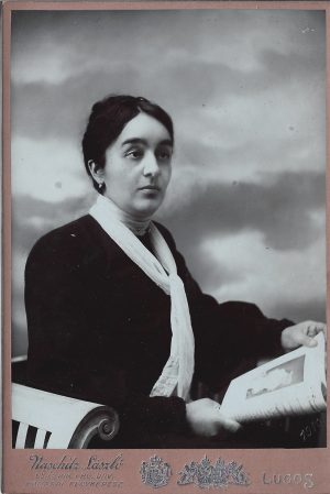 Elena Dobrin, născută Rădulescu, studio Naschitz, Lugoj