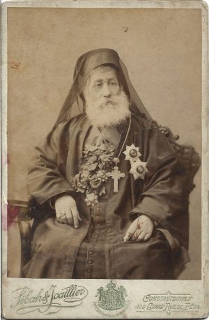 Paul Petru al XI-lea Emmanuelian, patriarhul armean catolic al Ciliciei, cu scaunul la Constantinopole, studio Sébah & Joaillior, Constantinopole