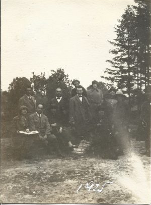 Lucian Blaga, Caius Brediceanu și membri ai familiei Dobrin, Lugoj, 1925, FOTOGRAFIE MICĂ