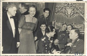 Doi ofițeri români de cavalerie decorați cu Ordinul Mihai Viteazul și medic militar cu Crucea Regina Maria, 1942