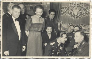 Ofițer român decorat cu Ordinul Mihai Viteazul și Crucea de Fier germană, 1942