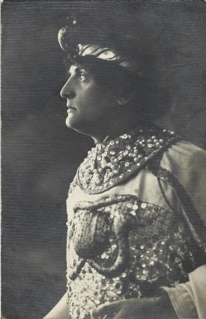 Traian Grozăvescu, fotografie cu nota și semnătura sa olografă, Cluj, 1921, studio Leonardo
