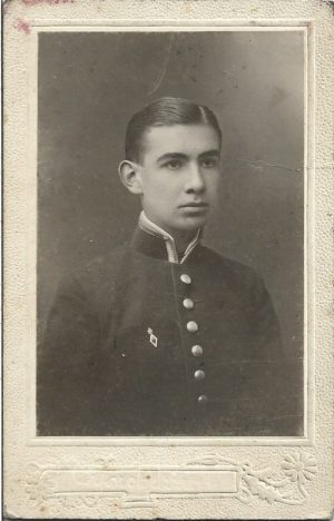 Tânăr în uniformă civilă rusească, perioada țaristă, fotografie pe carton