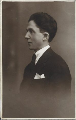 Portret de bărbat, studio Foto Royal, București