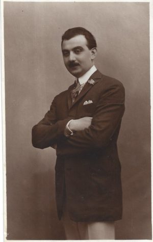 Portret de bărbat, 1923, studio Foto Royal, București